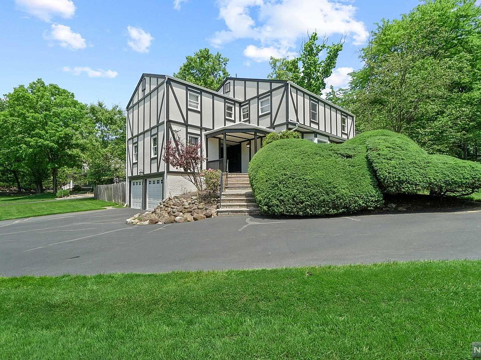 1st image of 566 Wayne Dr