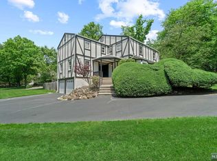 566 Wayne Dr, River Vale, NJ 07675