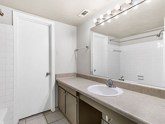 3rd image of 2933 Clairmont Ave #961