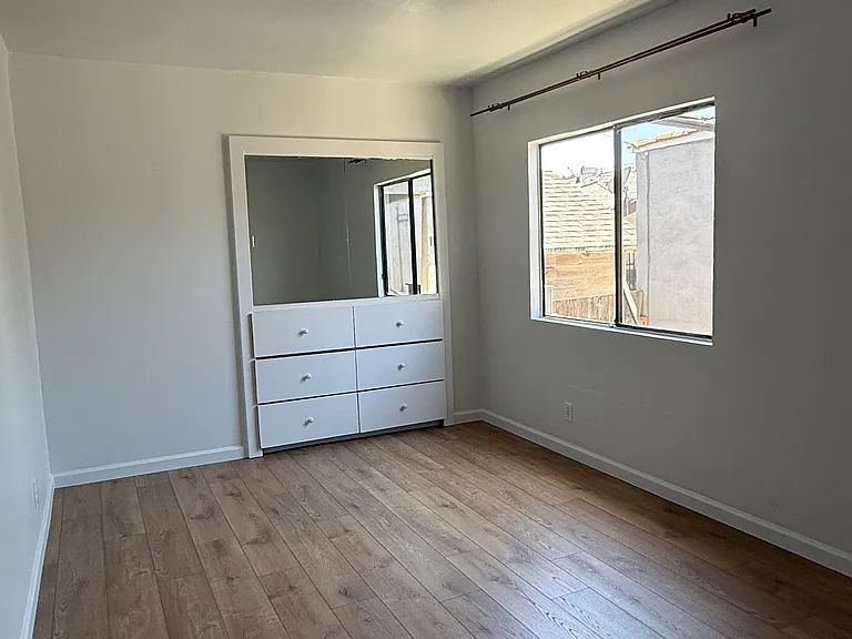 647 W Avenue 28 — Photo 8