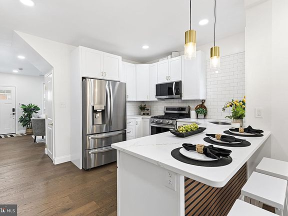 4th image of 605 Parkwyrth Ave