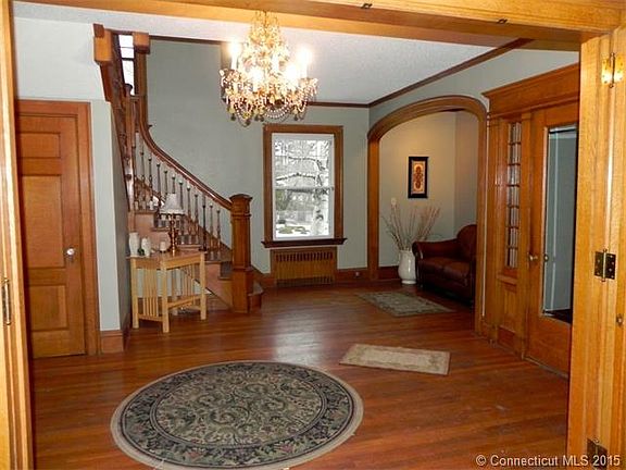 Inviting grand foyer, plent...