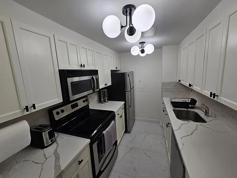 1425 Hopkins St NW #202 — Photo 5