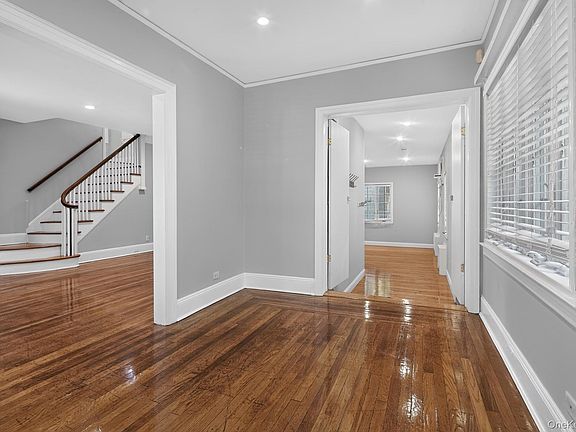 4th image of 24640 Alameda Avenue