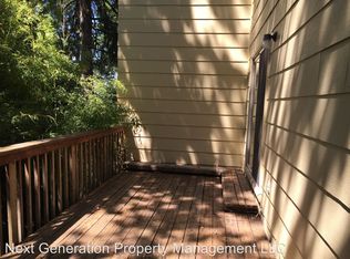 992 S 70th St, Springfield, OR 97478