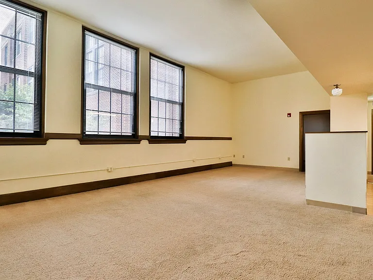 East High Apartments — Photo 7