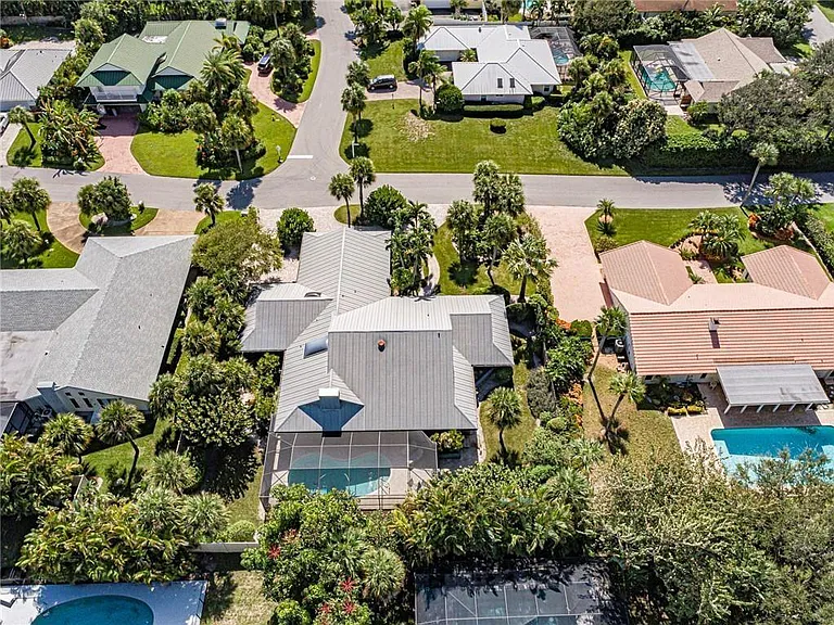 1330 Shorewinds Ln — Photo 35