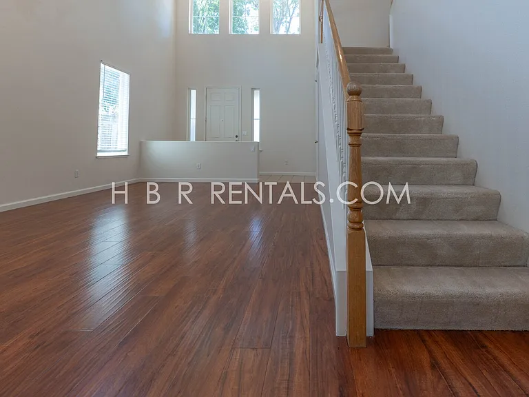2417 Veneto Ln — Photo 18