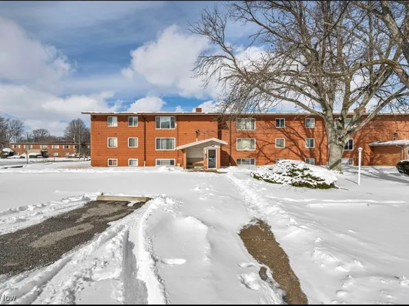 21999 River Oaks Dr APT F9, Rocky River, OH 44116