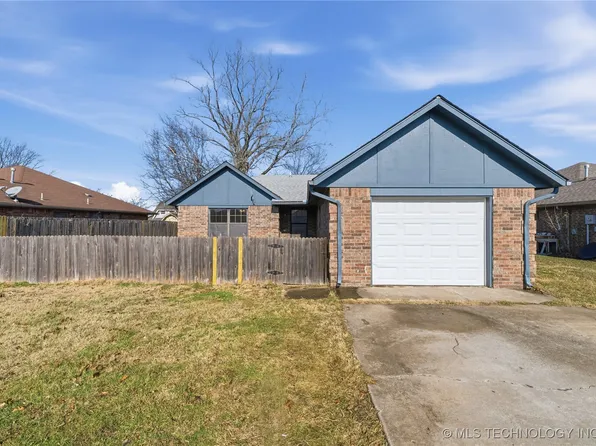 618 W 19th St S, Claremore, OK 74019