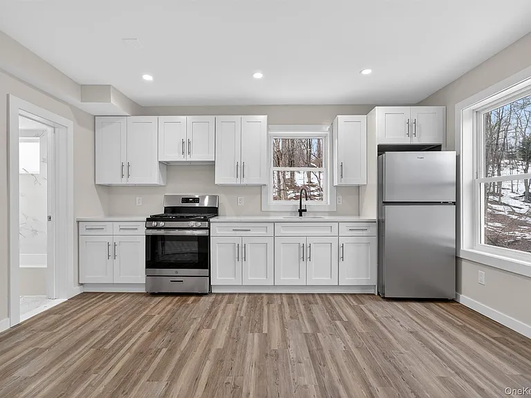 303 Main St #2R — Photo 4