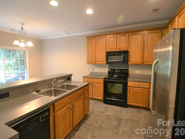 16512 Kettlewell Ln — Photo 7