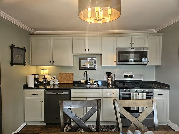 breand new kitchen!