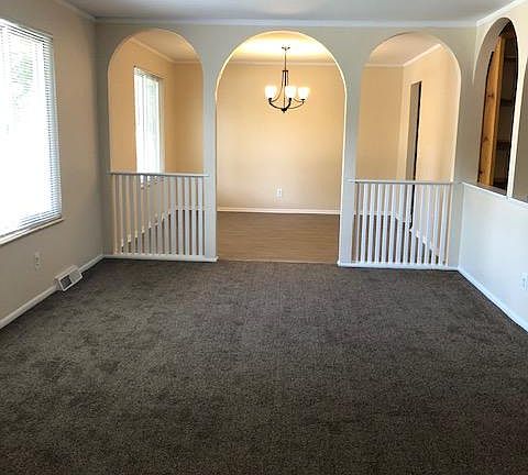 Entryway into family room