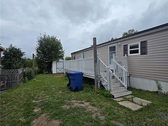 3rd image of 190 Lakeside Ave