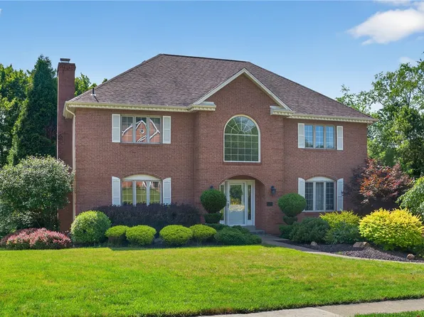 2455 Dogwood Dr, Wexford, PA 15090