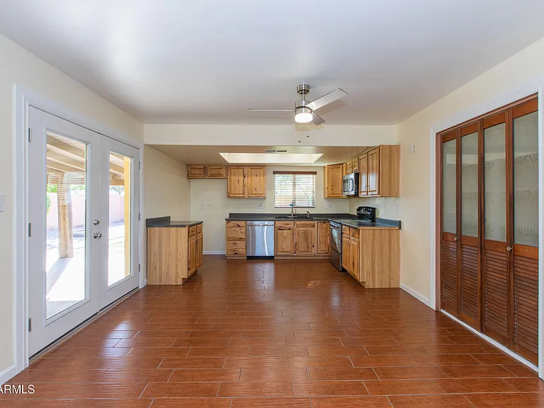 1813 E Ellis Dr — Photo 14