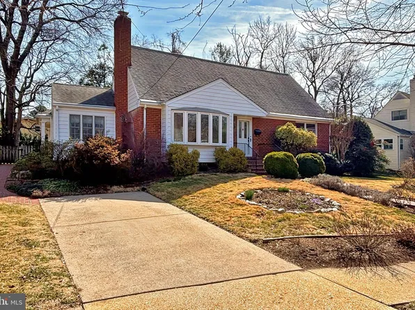 629 Prospect Pl, Alexandria, VA 22304