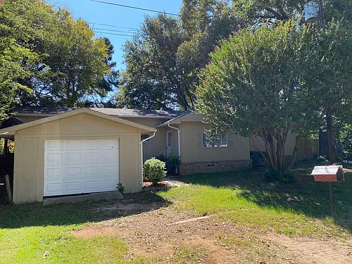 16584 Lakeway Cir Photo 1