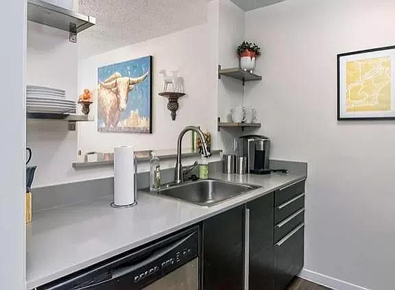 5th image of 1915 Fairlawn Ln Unit 2