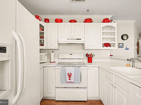 5th image of 289 Girard St #37