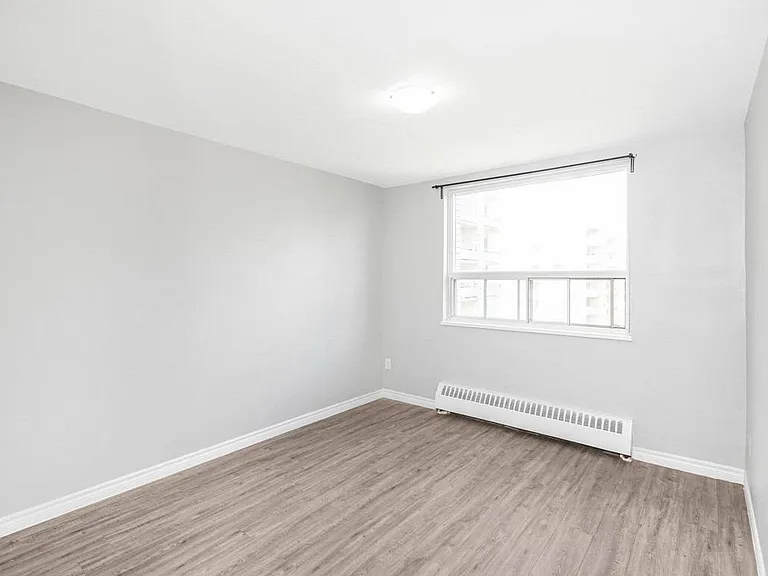 1185 Fennell Ave E — Photo 11