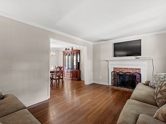4th image of 126 Senate Dr