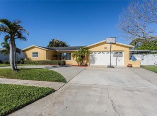 6106 Tanglewood Dr NE, Saint Petersburg, FL 33703