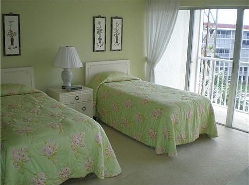 3rd image of 1523 E Hillsboro Blvd APT 635