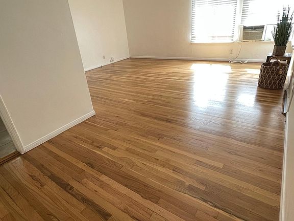 4th image of 605 Rosemary Ln