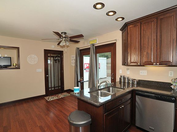 3rd image of 7419 W Waterford Ave