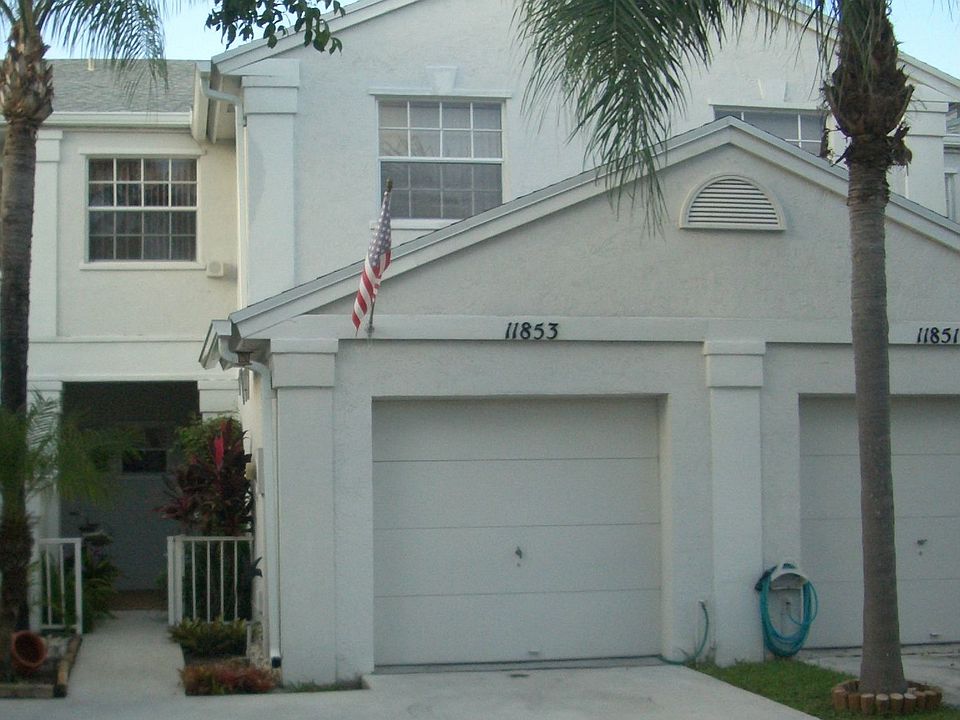 3 2/5 townhouse in Amaretto.