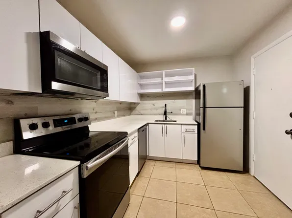 1735 Dewey St #102, Hollywood, FL 33020