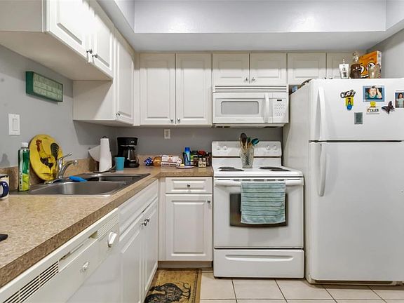 3rd image of 3100 HARBOR BOULEVARD #108