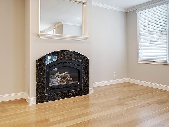 2nd image of 1549 Lombard St APT 1