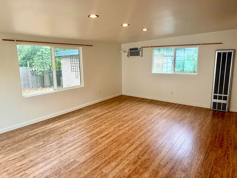 401 W Ojai Ave — Photo 4