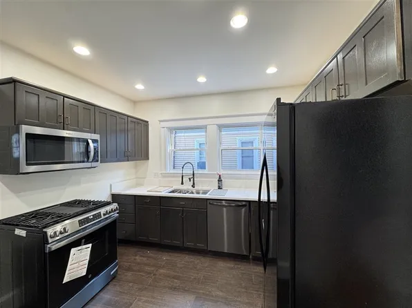 305 Alewife Brook Pkwy, Somerville, MA 02144