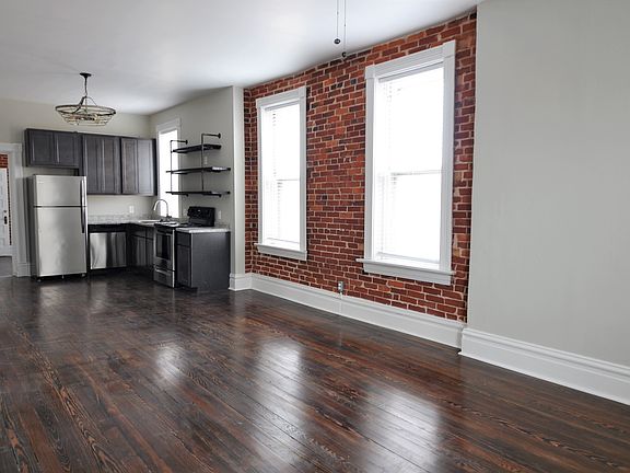 3rd image of 2711A Arsenal St