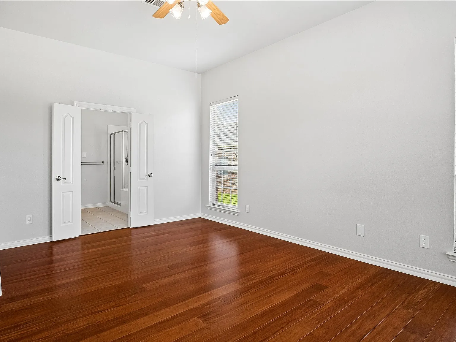 4 bed, 3811 sqft, $3,700 — Photo 2
