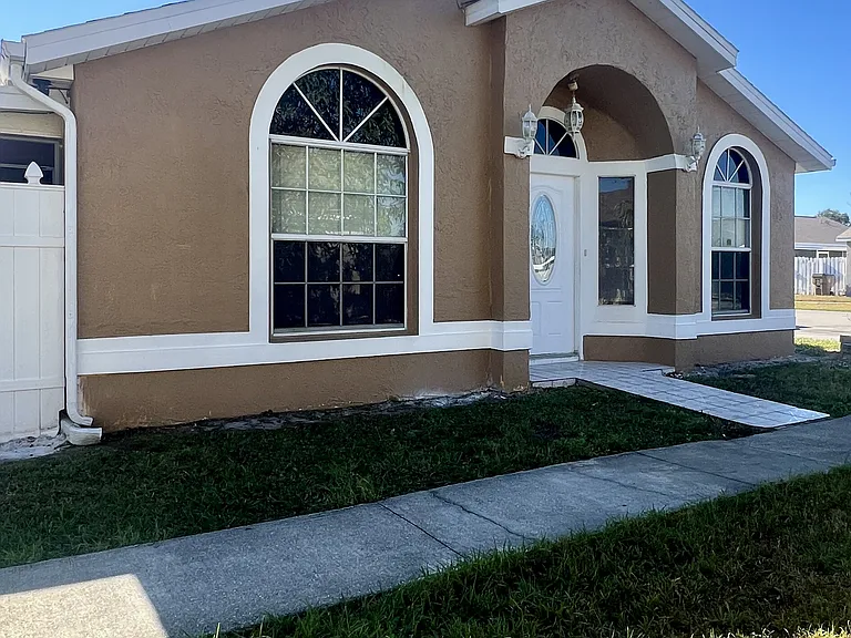 2386 Harbor Town Dr — Photo 1