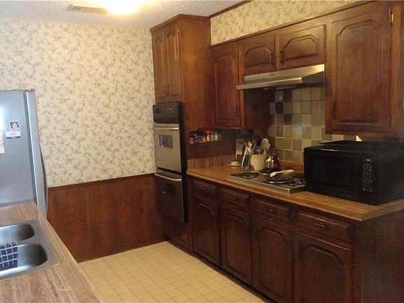 5th image of 1121 Circle Ln