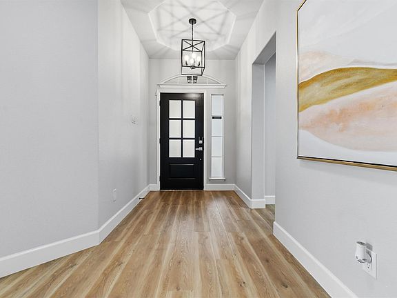 4th image of 394 Verano Cir