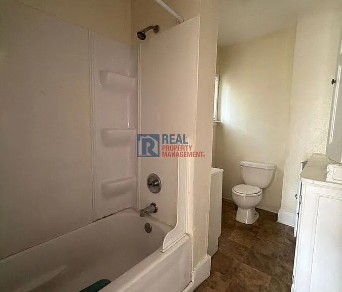 2417 E 4th St #2417 — Photo 15