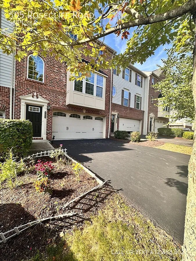 3 bedroom Townhome in Village of Pine — Photo 2