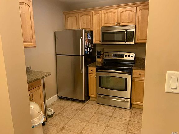 5th image of 50 Merrick Ave Unit 125