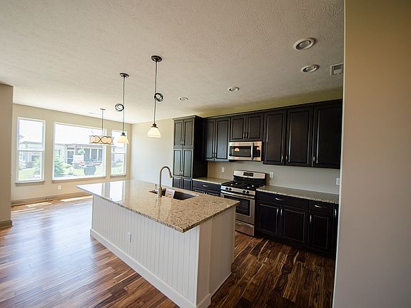 3rd image of 1409 Bourdeaux Way