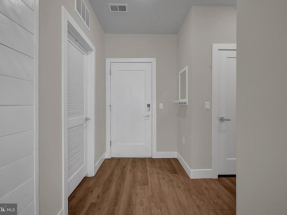 2nd image of 1761 Old Meadow Rd #221