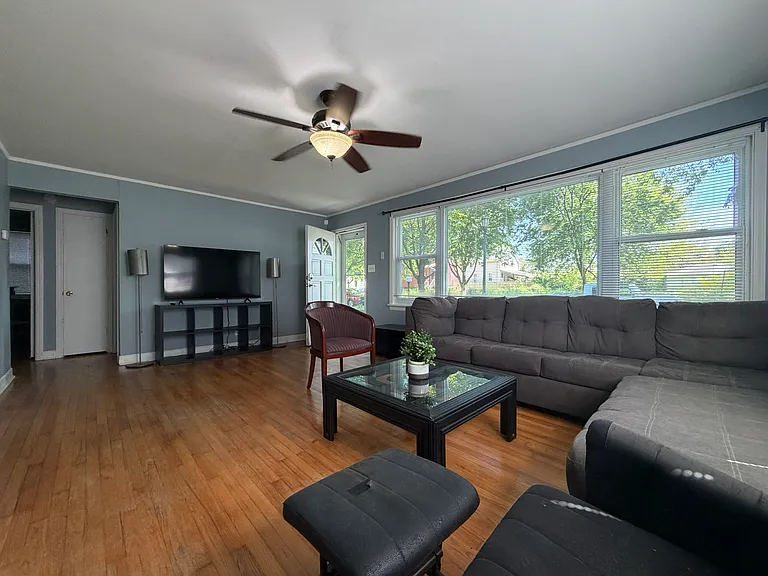 2311 Lake St — Photo 4