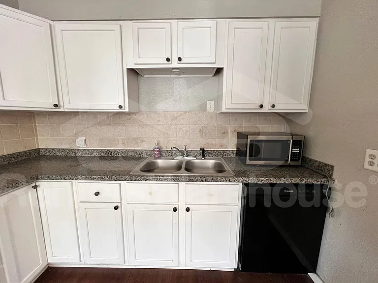2717 College Ave — Photo 7