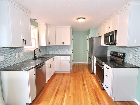 5th image of 19 Crestwood Dr